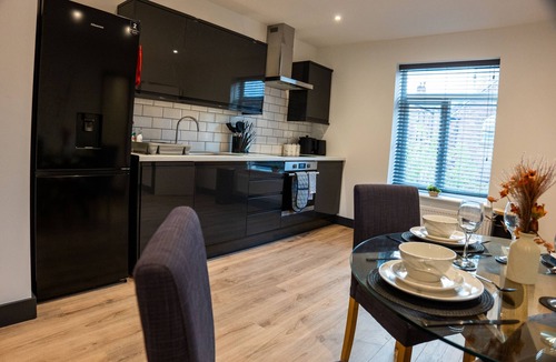 Giltbrook Apartment | Contractor Accommodation- 5 Beds - Free Parking