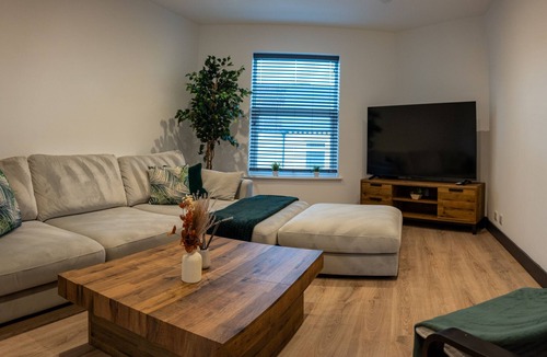 Giltbrook Apartment | Contractor Accommodation- 5 Beds - Free Parking