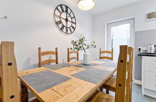 Landore House | Contractor Base 4 Beds Dining Wi-Fi
