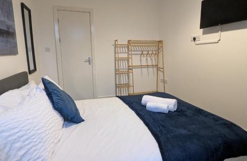 Wolverhampton House | Contractor House, 4 Bed Ensuite, Near Stadium