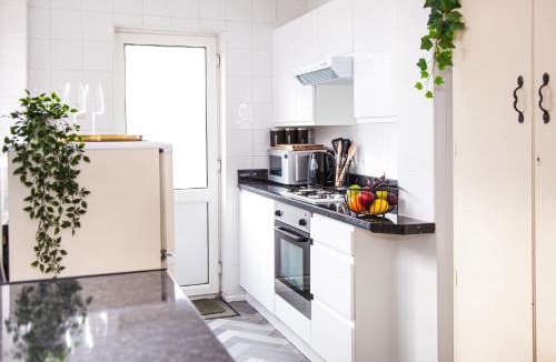 Middlesbrough Apartment | Contractor house, sleeps 5, close to restaurant's and bars, Long stays available, Oveyo Accommodation