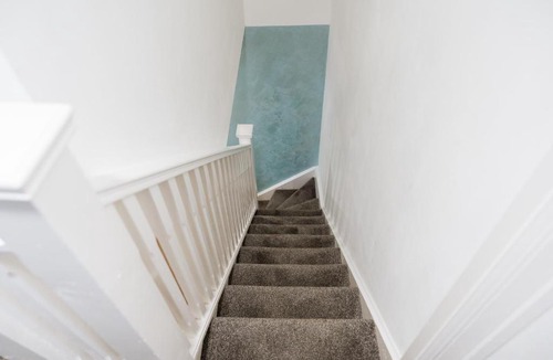 Coventry Apartment | Contractor, Professional and Family Stays near Coventry University, City Centre & Hospital