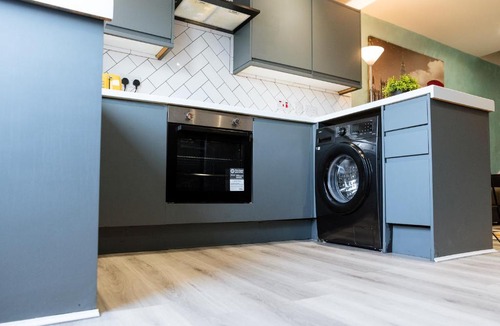 Coventry Apartment | Contractor, Professional and Family Stays near Coventry University, City Centre & Hospital