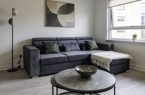 East End Apartment | Contractor Stays By Caledonia Luxe Stays Glasgow