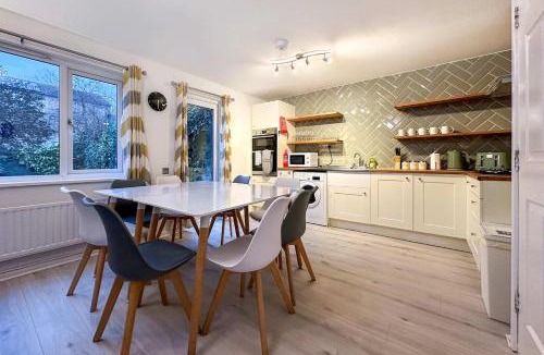 Peterborough House | Contractors Accommodation 6BR House Peterborough