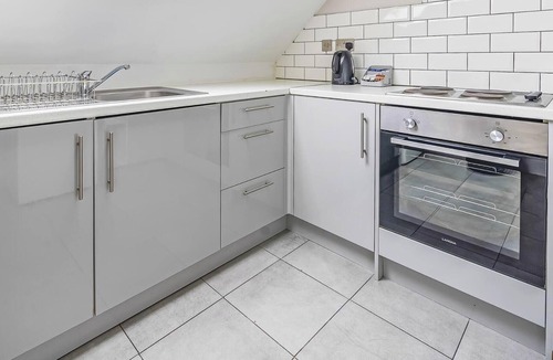 Rushmoor District Apartment | Contractors & Families, Pet Friendly, Free WiFi