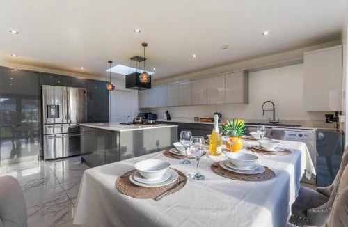 Basingstoke House | Contractors & families 4 Bedrooms Parking Wifi