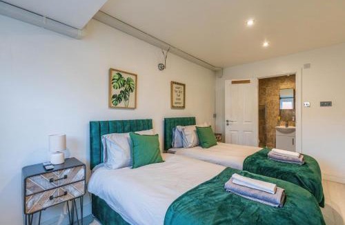 Basingstoke House | Contractors & families 4 Bedrooms Parking Wifi