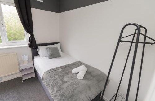Oldbury House | Contractors-Relocation-Free Parking-M5 Junction2