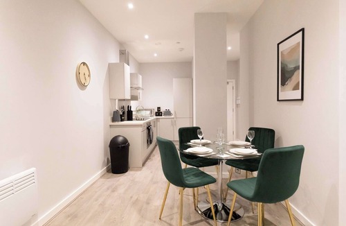 Crosby Apartment | Convenient 2 Bed Apartment in Waterloo, Liverpool