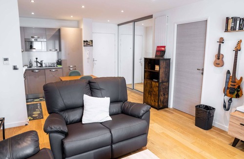 Noisy-le-Grand Apartment | Convenient 2-bedroom apartment near subway