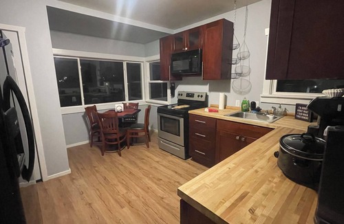 Bremerton House | Convenient 2-bedroom House in downtown Bremerton Perfect for your Getaway