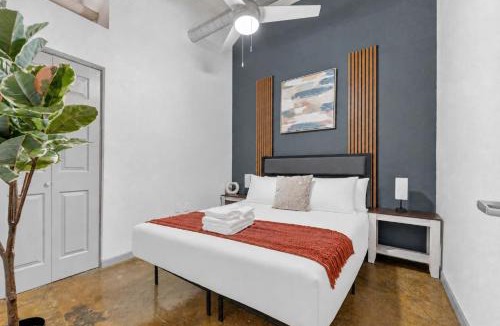 River Market Apartment | Convenient 2BR Stay in Prime Kansas Location