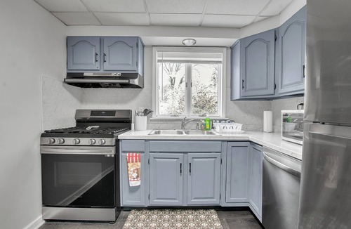 Lancaster House | Convenient 3-bedroom house with AC, WiFi in peaceful Bowmansville