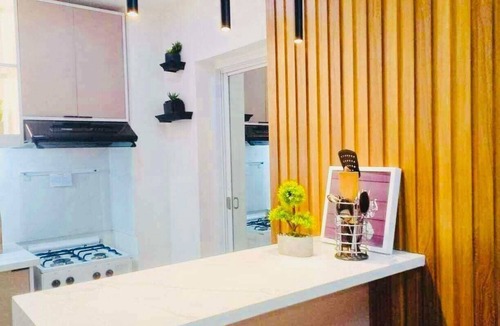E. Rodriguez Condo | Convenient & accessable 2 bedroom condo in welcoming Quezon City with AC, WiFi.