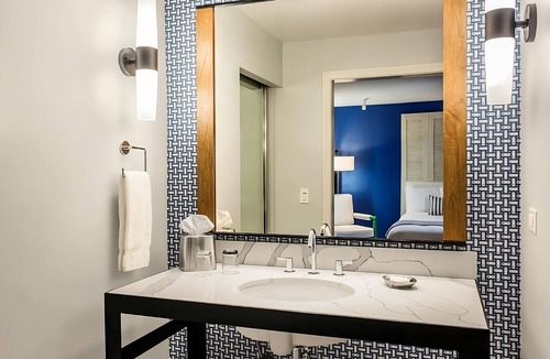 San Diego Hotel | Convenient Accommodation Short Drive to San Diego Airport and Sunset Cliffs!