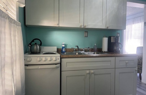 Southside Apartment | Convenient and Private Downtown 1BR Near Beach