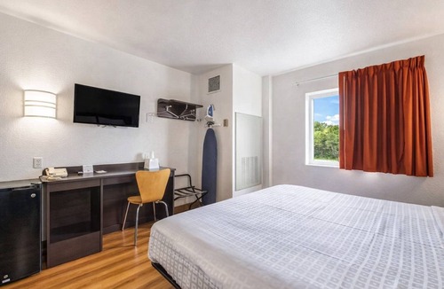 Knoxville Hotel | Convenient Base for Exploring Knoxville – Affordable & Relaxing Stay