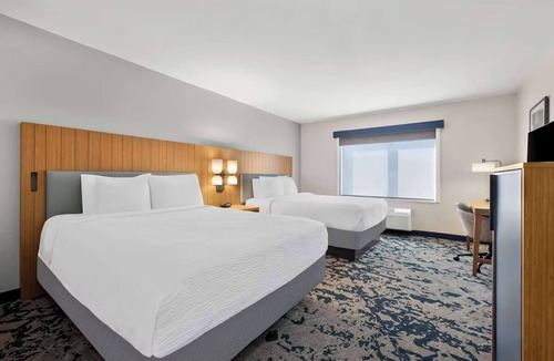 South Baton Rouge Hotel | Convenient Baton Rouge Stay & Enjoy Free Breakfast - Perfect for Family Getaway