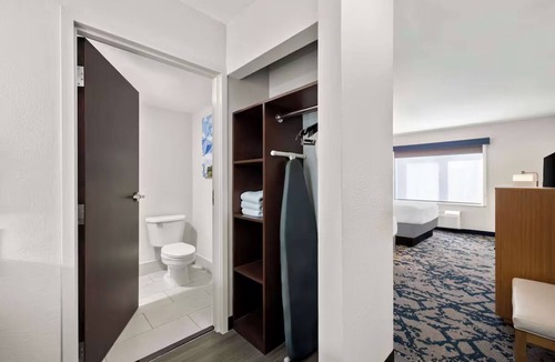 South Baton Rouge Hotel | Convenient Baton Rouge Stay & Enjoy Free Breakfast - Perfect for Family Getaway