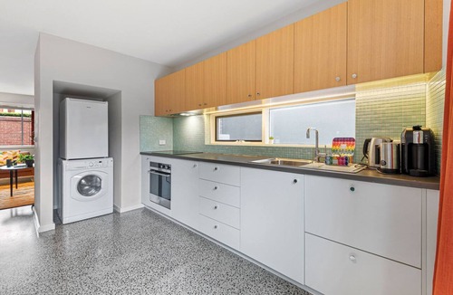 Port Melbourne Apartment | Convenient Bayside Living at the Edge of the City