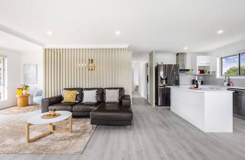 Robertson House | Convenient Comfort: 4BR near Malls and Transport!