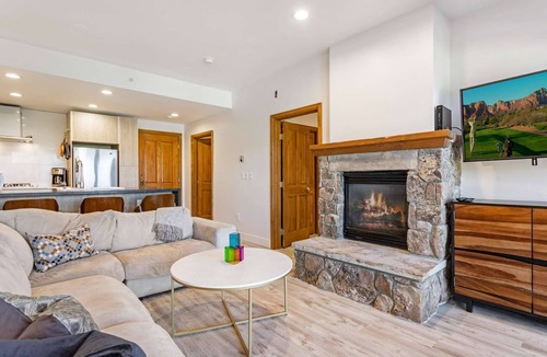 Avon Condo | Convenient, Comfortable - Stay in the Mountains This Winter with Access to Shops and Slopes