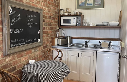 Omeo Cottage | Convenient & Cosy Mountain Retreat in Omeo.