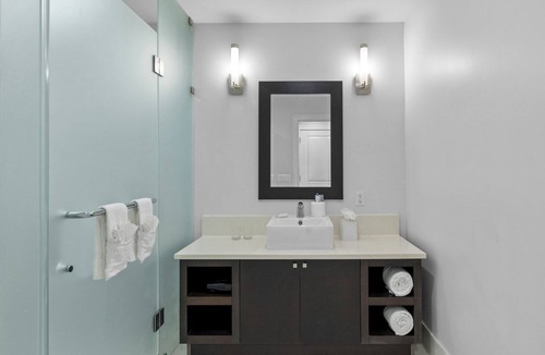Ludlam Hotel | Convenient Countryside Stay! 2 Relaxing Rooms w/Balcony | Onsite Pool + Spa