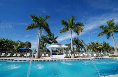 Ludlam Hotel | Convenient Countryside Stay! 2 Relaxing Rooms w/Balcony | Onsite Pool + Spa