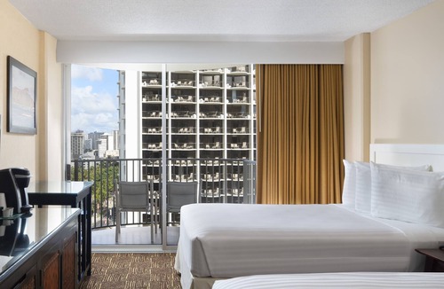 Waikiki Hotel | Convenient Countryside Stay! 3 Relaxing Units, Beachfront Property, Onsite Pool