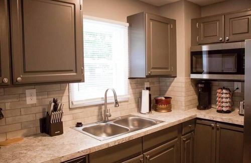 West Akron House | Convenient Cozy Home - Dog & Family Friendly