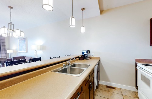 The Blue Mountains Condo | Convenient Dog-Friendly Condo w/Patio, Free WiFi, and Private Washer/Dryer
