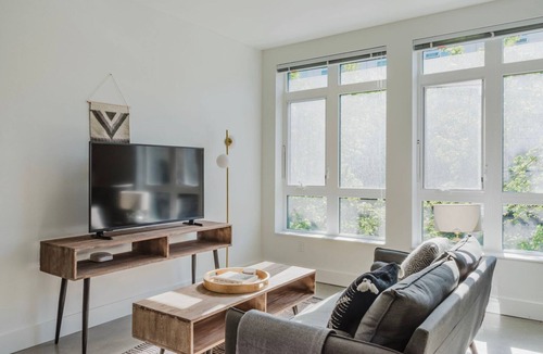 Squire Park Apartment | Convenient First Hill Jr 1BR w/Fitness Center & W/D, by Blueground