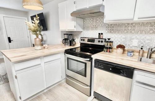 Tallahassee House | Convenient Game Day 1BR - Condo Near FSU Stadium