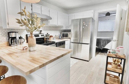 Tallahassee Condo | Convenient Game Day 1BR - Condo Near FSU Stadium