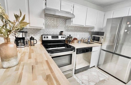 Tallahassee Condo | Convenient Game Day 1BR - Condo Near FSU Stadium