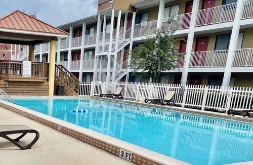 Tallahassee Condo | Convenient Game Day 1BR - Condo Near FSU Stadium