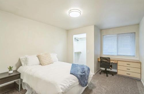 Harlow Apartment | Convenient Getaway Close to Autzen Stadium