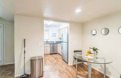 Harlow Apartment | Convenient Getaway Near Autzen Stadium and 5 mins to DT