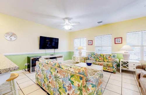 Southpointe House | Convenient Gulf-Front Condo with Shared Pool Hot Tub Sauna Private Balcony