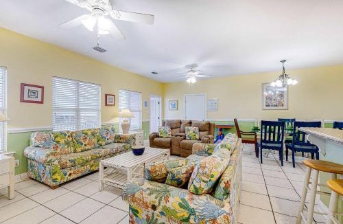 Southpointe House | Convenient Gulf-Front Condo with Shared Pool Hot Tub Sauna Private Balcony
