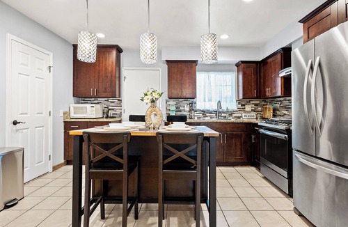 Mayflower Village House | Convenient Home Easy Access to LA,Near Pasadena&210 Fwy