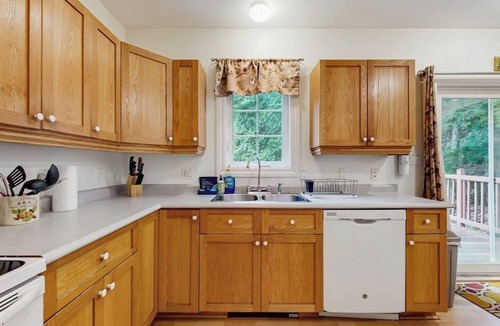 Bar Harbor Cabin | Convenient home with deck, grill, & washer/dryer - walk into town & Acadia