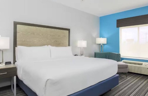 Southeast Houston Hotel | Convenient Houston Stay Near Airport, Clear Lake & Shopping — Free Breakfast