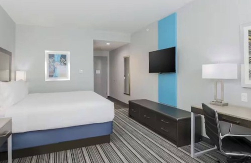 Southeast Houston Hotel | Convenient Houston Stay Near Airport, Clear Lake & Shopping — Free Breakfast