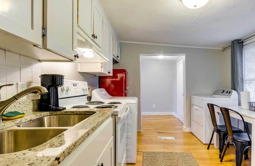 Capital View Apartment | Convenient Little Rock Rental w/ Shared Yard!