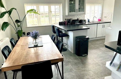 Marazion House | Convenient located. Bright, Spacious , Amazing View Of St Michaels Mount and Sea