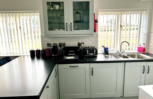 Marazion House | Convenient located. Bright, Spacious , Amazing View Of St Michaels Mount and Sea