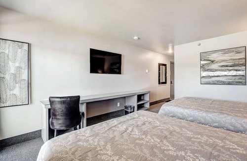 Angel Fire Hotel | Convenient Location | Elk Horn Lodge 201